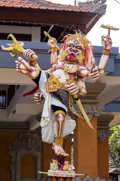 Ogoh-ogoh statue built for the Ngrupuk parade, which takes place on the even of Nyepi day in Bali island, Indonesia — Stock Photo, Image