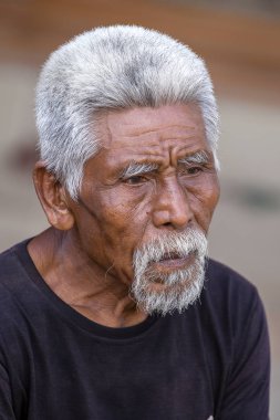 Bali Adası, Endonezya yerel piyasada kimliği belirsiz adam portresi