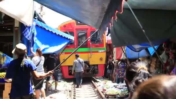 Maeklong Thajsko Března 2018 Mae Klong Železniční Trh Trh Rom — Stock video