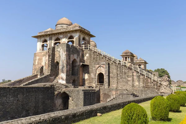 Mahal Jahaz, schip paleis in sunrise. Mandu, Madhya Pradesh. India — Stockfoto