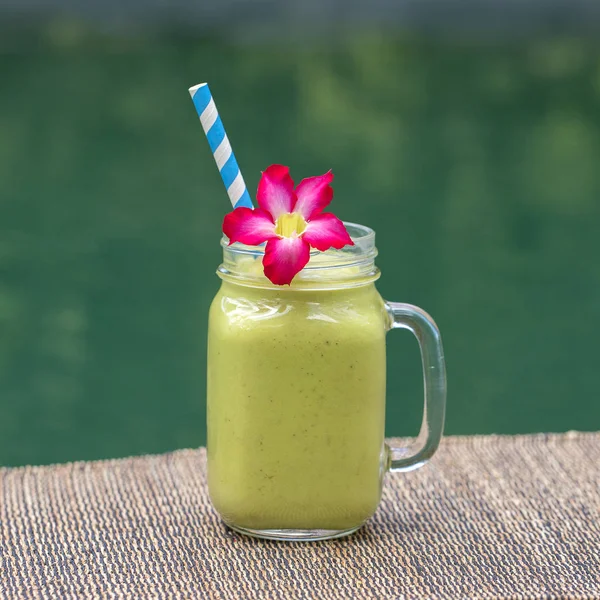 Avocado green shake or smoothie , close up. Breakfast in island Bali, Indonesia — Stock Photo, Image