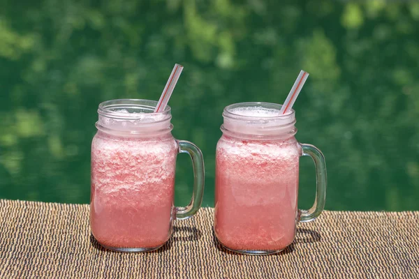 Batido de pomelo o batido, de cerca. Desayuno en isla Bali, Indonesia — Foto de Stock