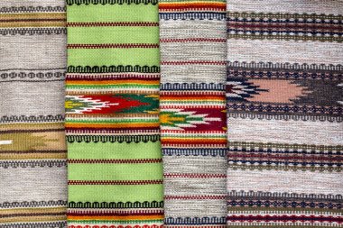 Karpatlar, Ukrayna sokak piyasada geleneksel güzel renkli yün battaniye