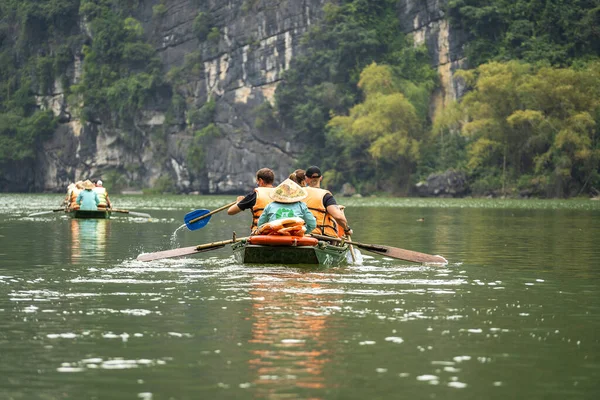 Ninh Binh Vietnam Mars 1006 2020 Turistbåttur Ngo Dong Floden — Stockfoto