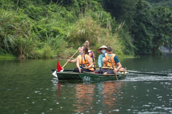 Ninh Binh Vietnam March 1006 2020 Tourist Boat Trip River — Stockfoto