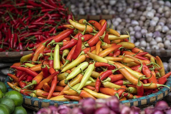 Laranja Pimentas Doces Amarelas Vermelhas Para Venda Mercado Comida Rua — Fotografia de Stock