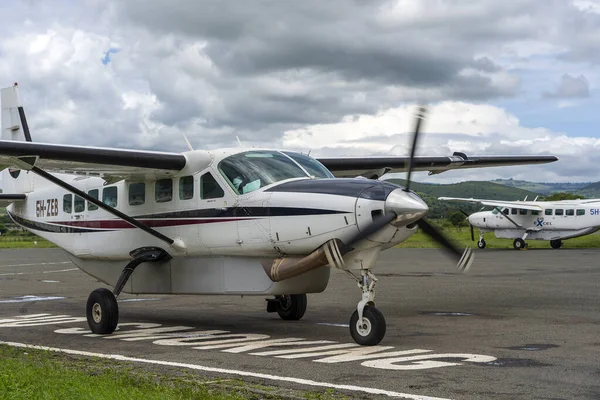 Arusha Tanzania December 2019 Small Propeller Airplane Takeoff Arusha Airport — Stock Photo, Image