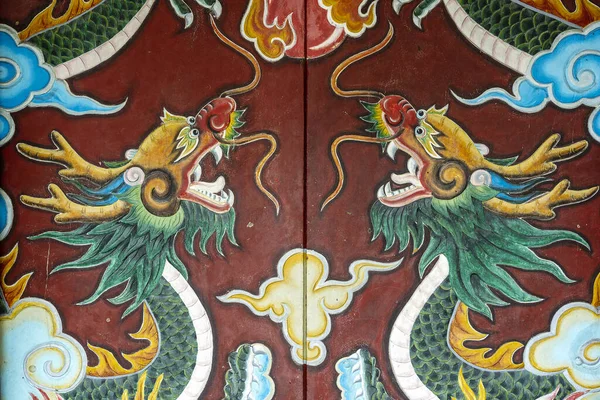 Una Pintura Dragón Puerta Antiguo Templo Hoi Ciudad Vieja Vietnam — Foto de Stock