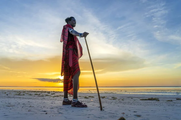 Sansibar Tansania Dezember 2019 Afrikanische Masai Traditioneller Kleidung Tropischen Strand — Stockfoto