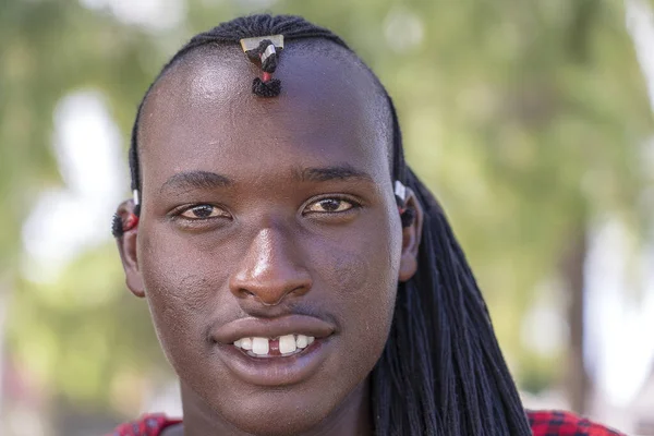 Zanzibar Tanzánia December 2019 Afrikai Férfi Masai Öltözött Hagyományos Ruhákat — Stock Fotó