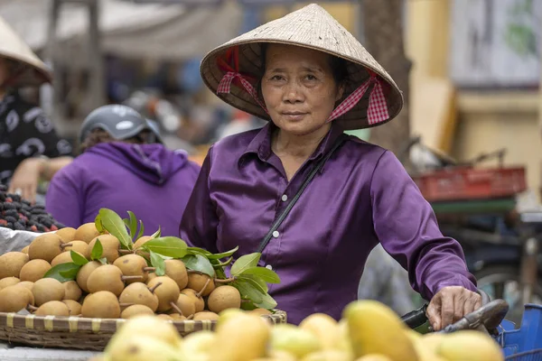 Hanoi Vietnam March 2020 Women Selling Fruits Vegetables Street Food — Stock Photo, Image