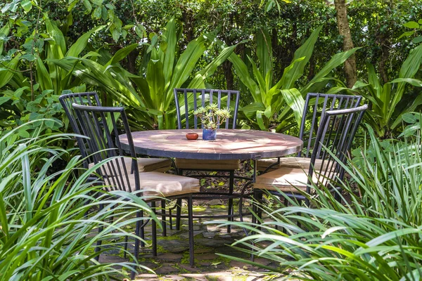 Empty Restaurant Terrace Tropical Garden Tables Chairs Tanzania East Africa — Stockfoto