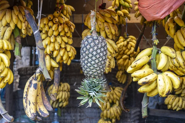Bananer Och Ananas Säljs Lokal Gatumarknad Zanzibar Tanzania Östra Afrika — Stockfoto