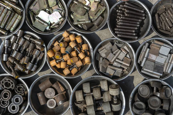 Hangok Csapágyak Egyéb Szerelési Eszközök Dobozban Közelről Felülnézetből — Stock Fotó