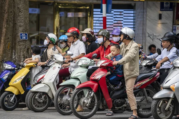 Hanoi Vietnam Marzo 2020 Traffico Motociclistico Strada Nel Centro Storico — Foto Stock