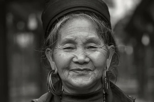 Sapa Vietnã Março 2020 Mulher Hmong Étnica Vestindo Trajes Tradicionais — Fotografia de Stock