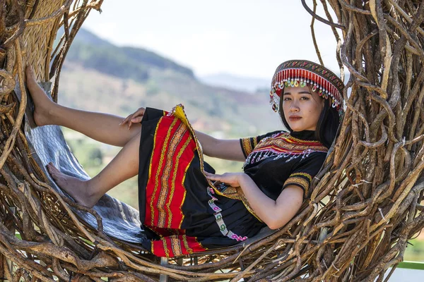 Dalat Vietnam Marzo 2020 Muchacha Encantadora Con Ropa Vietnamita Naturaleza — Foto de Stock