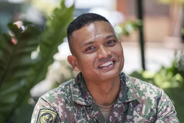Kota Kinabalu Malezja Luty 2020 Oficerowie Wojskowi Sprzętem Ulicy Kota — Zdjęcie stockowe