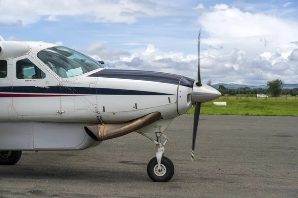 Arusha Tansania Dezember 2019 Kleines Propellerflugzeug Vor Dem Start Auf — Stockfoto