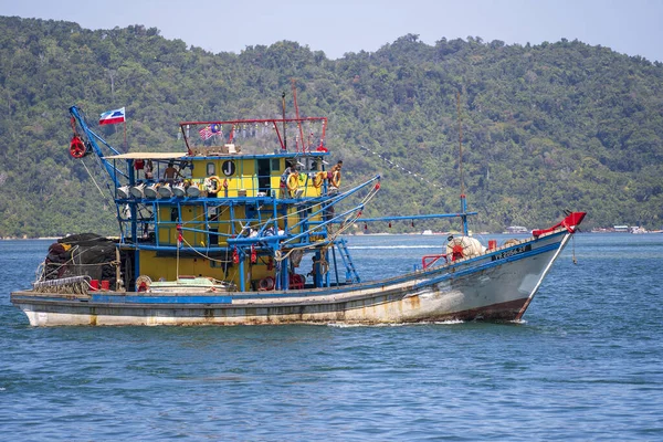 Kota Kinabalu Malasia Febrero 2020 Vista Del Barco Pesquero Mar —  Fotos de Stock