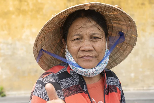 Hoi Vietnam Marzo 2020 Mujer Vietnamita Con Sombrero Paja Mercado — Foto de Stock