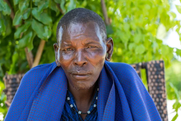 Zanzibar Tanzânia Janeiro 2020 Homem Africano Masai Vestido Com Roupas — Fotografia de Stock