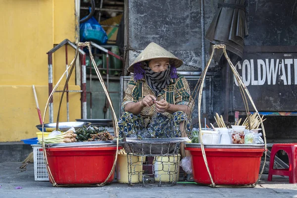 Hoi Vietnam March 2020 Vietnamese Woman Straw Hat Sells Local — Stock Photo, Image