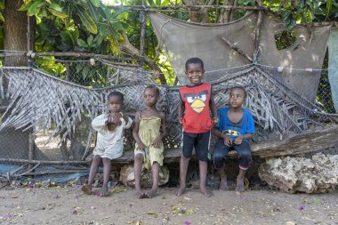 Zanzibar, Tanzanya - 16 Kasım 2019: Zanzibar Adası, Tanzanya, Doğu Afrika 'da bilinmeyen Afrikalı çocuklar