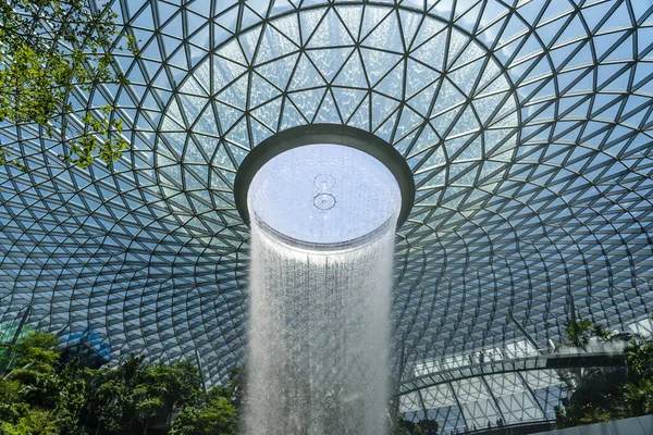 Сингапур Сингапур Февраля 2020 Jewel Changi Airport Waterfall Largest Indoor — стоковое фото