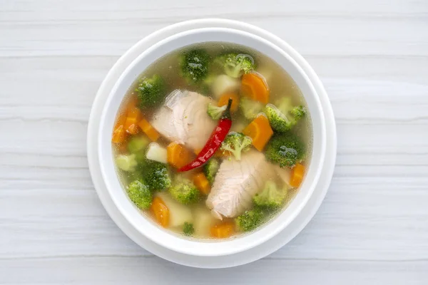 Zuppa Pesce Salmone Fresco Con Carote Patate Peperoni Rossi Broccoli — Foto Stock