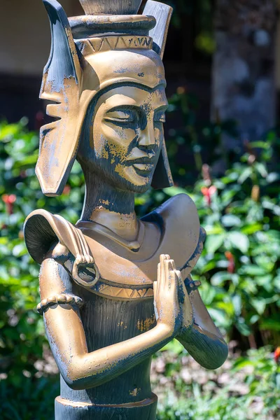 Statue Bouddhiste Avec Les Mains Croisées Pour Prière Dans Temple — Photo