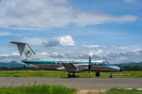 Arusha Tanzania December 2019 Small Propeller Airplane Takeoff Arusha Airport — Stock Photo, Image