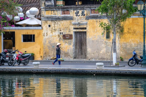 Hoi Vietnã Março 2020 Mulher Vietnamita Com Chapéu Palha Com — Fotografia de Stock