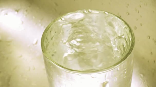 Slow Motion verse de l'eau 960fps — Video