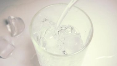 Ağır çekim tornavida kokteyli