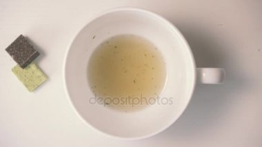 Açık çorba çorba kasesi dökülür. Üstten Görünüm