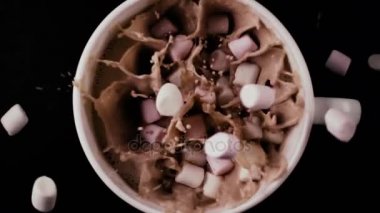 Fazla hatmi kakao, en iyi görünüm düşüyor. Yavaş mo