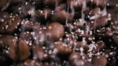 Mo serpin kahve çekirdekleri ile şeker yavaş