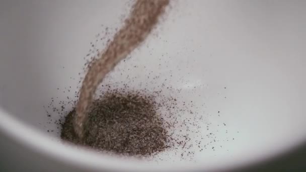 Slow mo. In a mug to pour coffee three in one — Stock Video