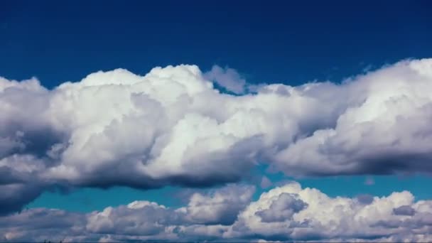 Turkusowe niebo z chmurami. Upływ czasu — Wideo stockowe