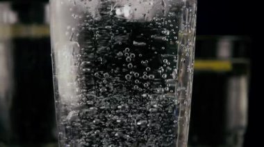 Yavaş mo kabarcıklar buzlu cam