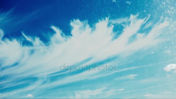 Очень красивые перистые облака — стоковое видео
