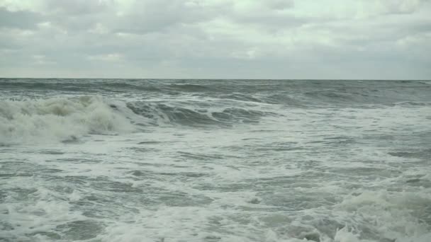 慢动作模式在海上的小风暴 — 图库视频影像