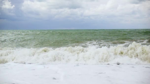 大きな波のねじれと海岸スローモーションについて改 — ストック動画