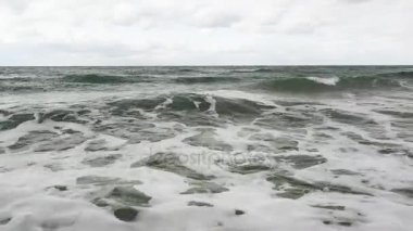 Küçük dalgalar ile sorunlu deniz