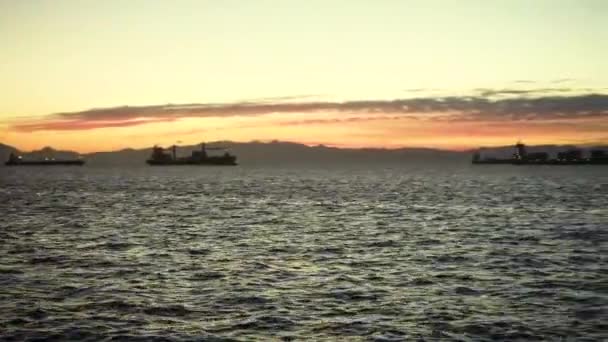 Vista panoramica sul porto di mare al tramonto — Video Stock