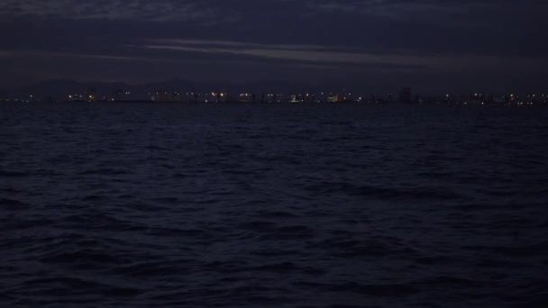 Вечерние огни морского порта — стоковое видео