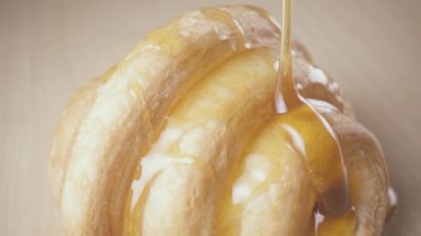 Tatlım yavaş yavaş kruvasan yağıyor