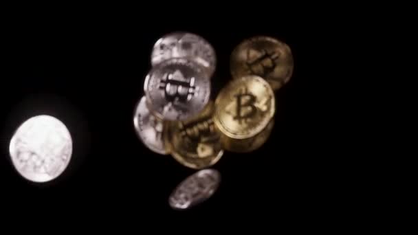 Criptomoeda de moedas cair — Vídeo de Stock