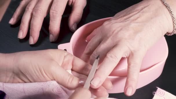 Manicure to an elderly woman — Stock Video